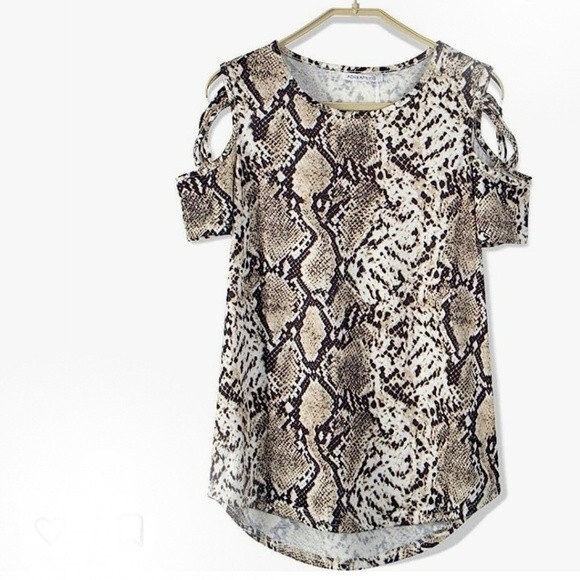 Women's animal print cold shoulder short sleeve top - NWOT - Picture 3 of 4